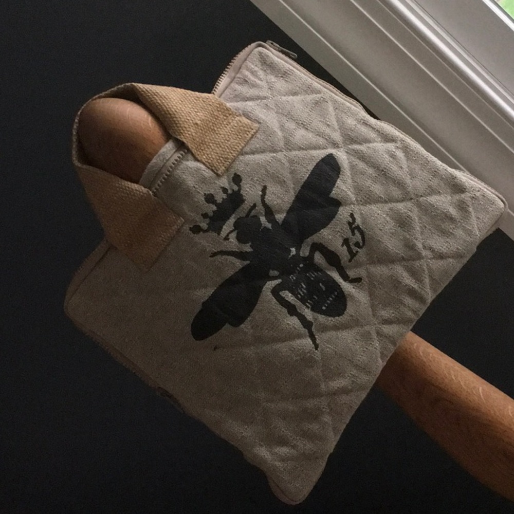 Bumblebee Tablet handle bag